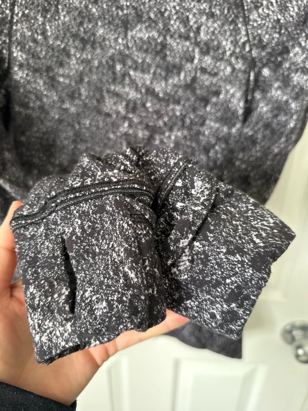 Lululemon Outrun the Elements 1/2 Zip | Size 8. | black and white - Picture 4 of 10